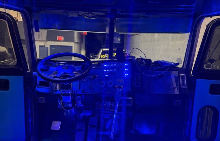Instalación de luces interiores para camiones